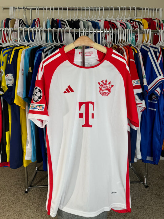 Bayer Munchen 2023/2024 home